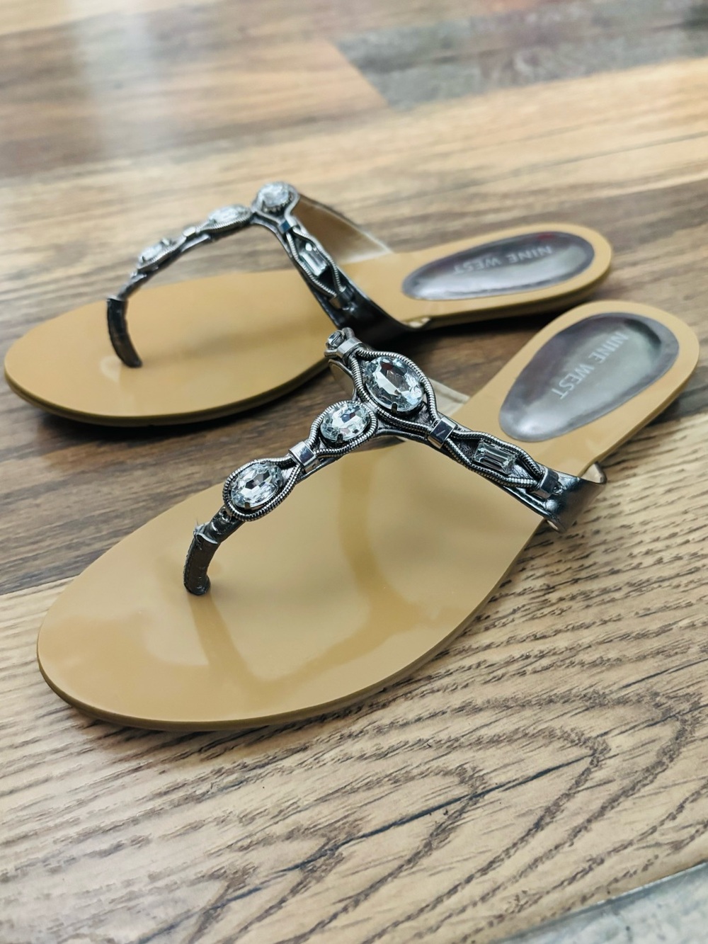 Nine West jewel thong sandals 6 1/2